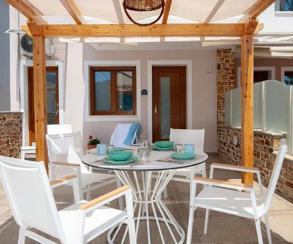 Kastrinos Maisonettes Ξενοδοχείο με διαμερίσματα 4*