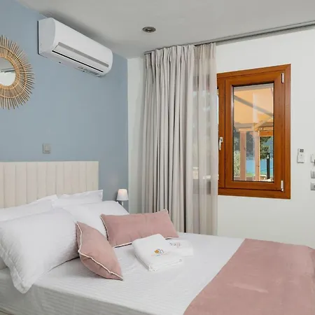 Kastrinos Maisonettes מלון דירות 4*