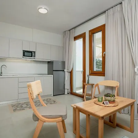 アパートホテル Kastrinos Maisonettes 4*