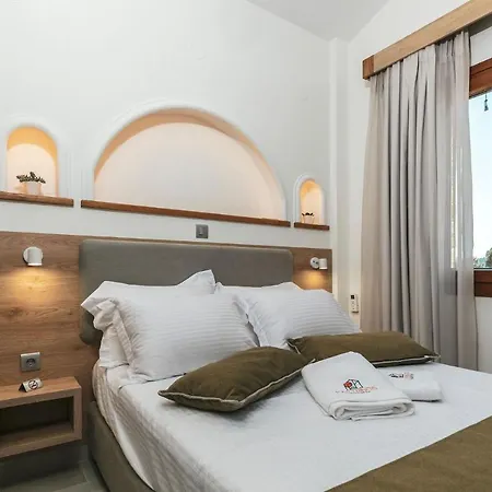 Kastrinos Maisonettes מלון דירות 4*
